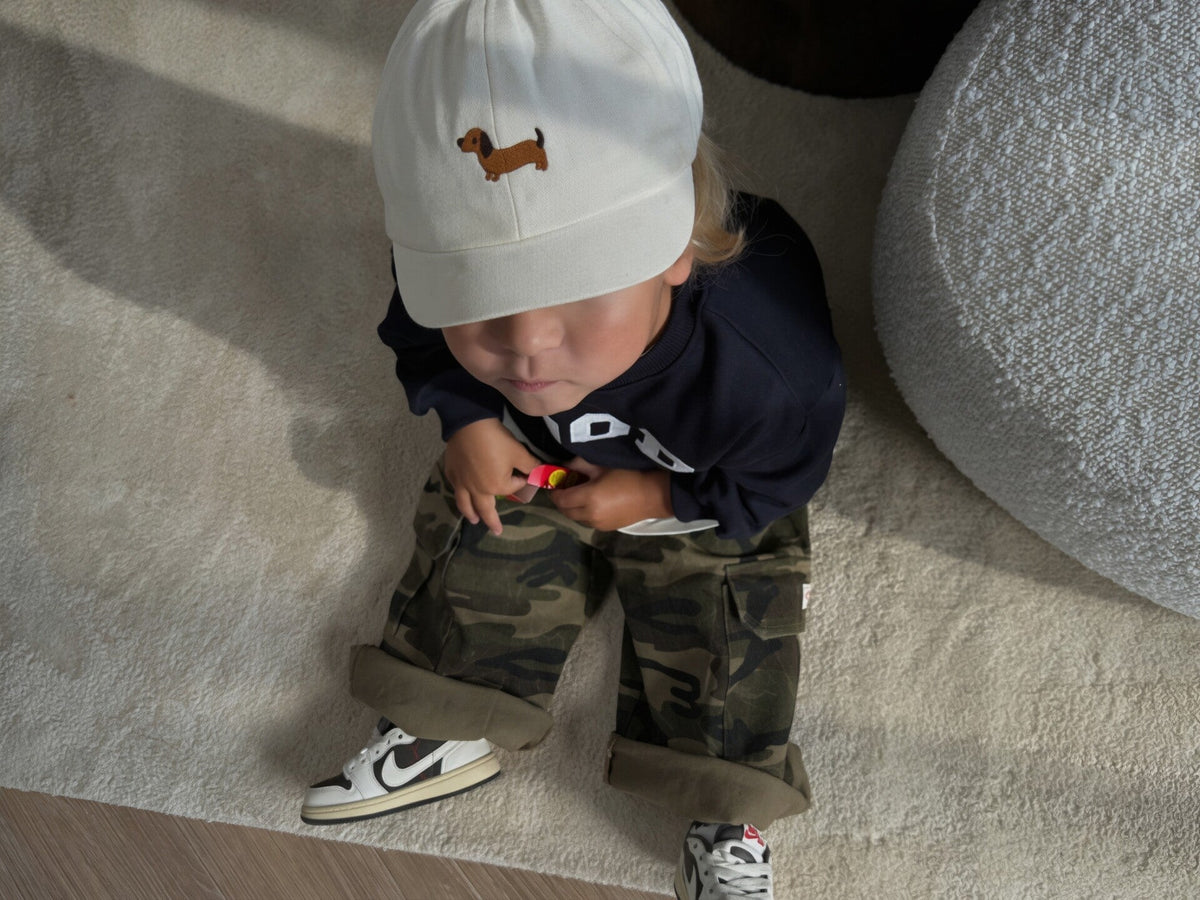 Teckel beige cap white